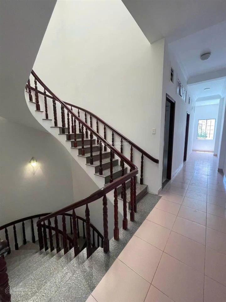 Cho thuê nhà mặt tiền  gần ngã 4 thủ đức