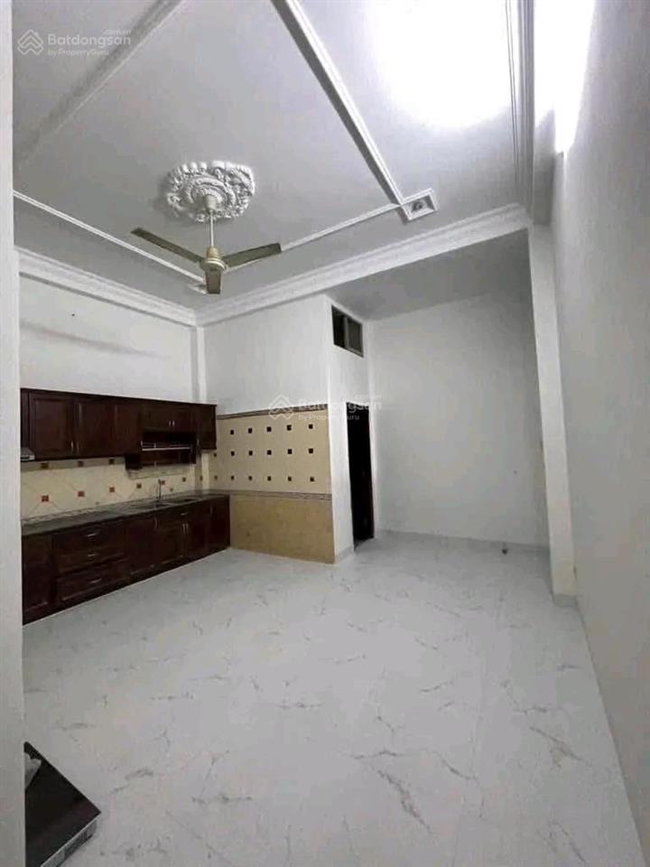 Cho thuê nhà mặt tiền  gần ngã 4 thủ đức
