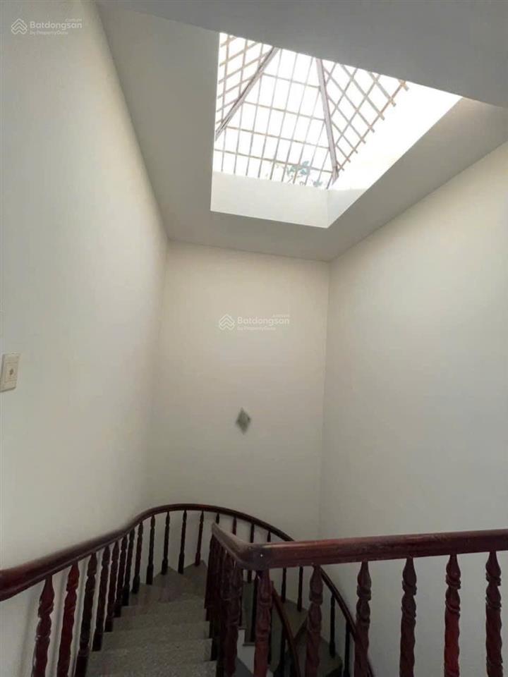Cho thuê nhà mặt tiền  gần ngã 4 thủ đức