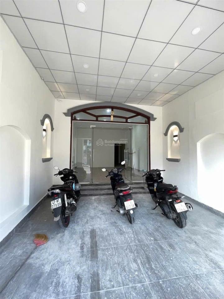 Cho thuê nhà mặt tiền  gần ngã 4 thủ đức