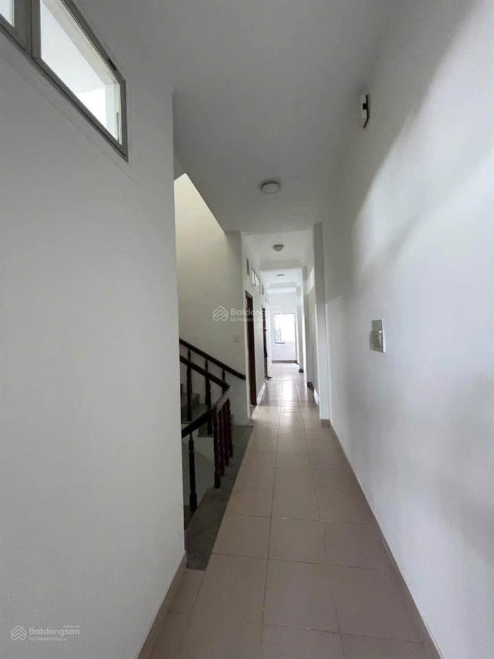 Cho thuê nhà mặt tiền  gần ngã 4 thủ đức