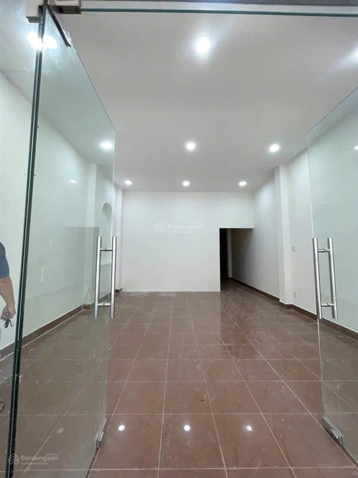 Cho thuê nhà mặt tiền  gần ngã 4 thủ đức