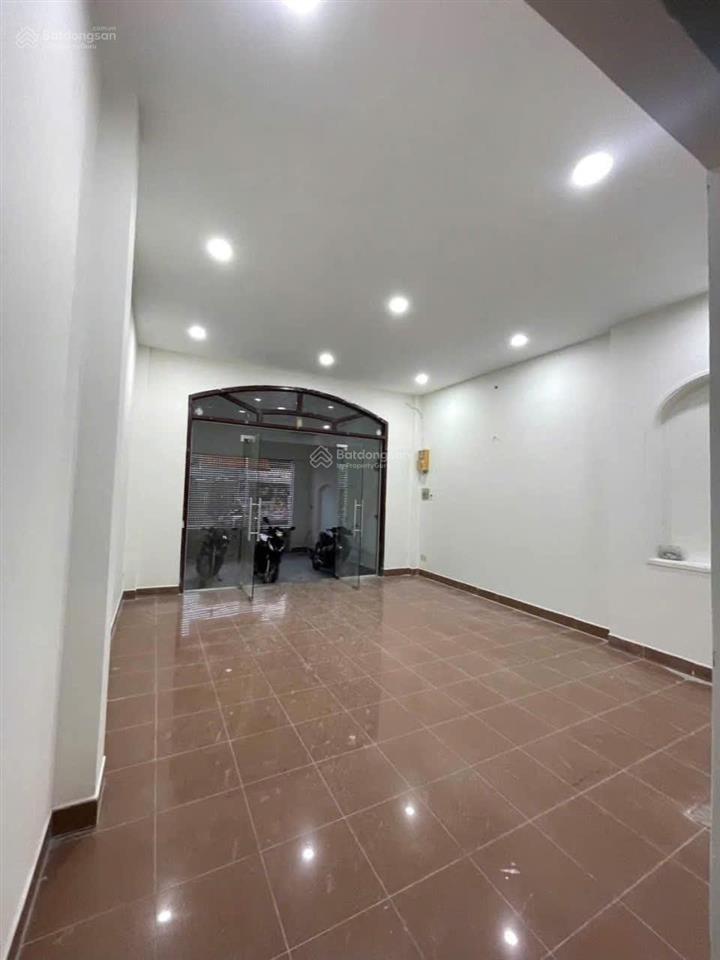 Cho thuê nhà mặt tiền  gần ngã 4 thủ đức