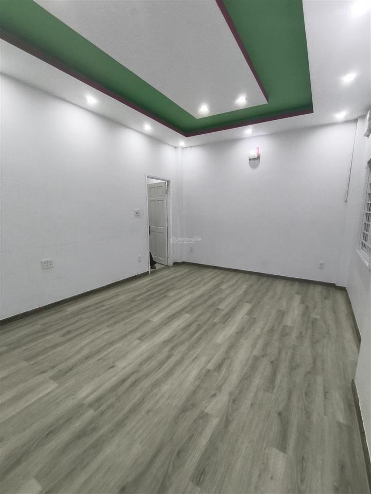 Cho thuê nhà  gần vincom lê văn việt  ngã 4 thủ đức