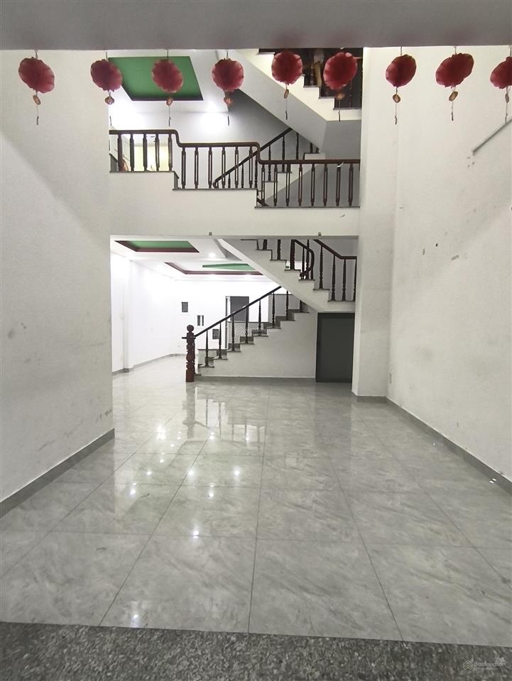 Cho thuê nhà  gần vincom lê văn việt  ngã 4 thủ đức