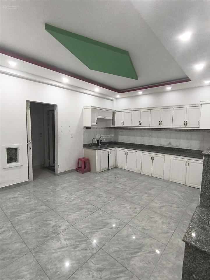 Cho thuê nhà  gần vincom lê văn việt  ngã 4 thủ đức