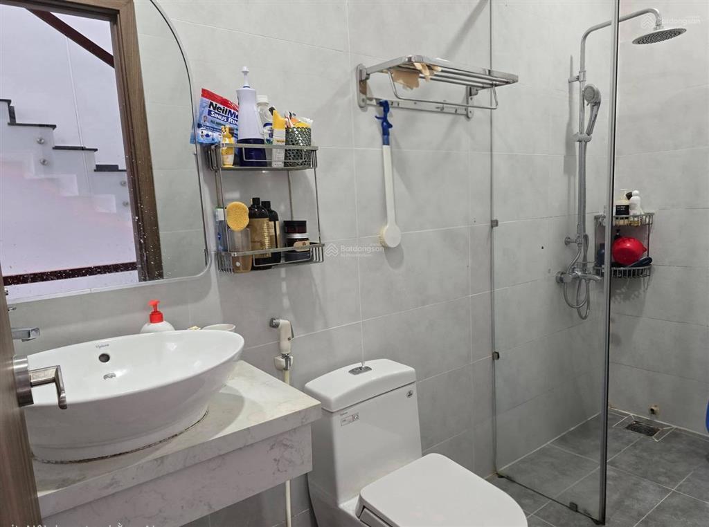 Cho thuê nhà 4pn  đường số 898 phú hữu, quận 9