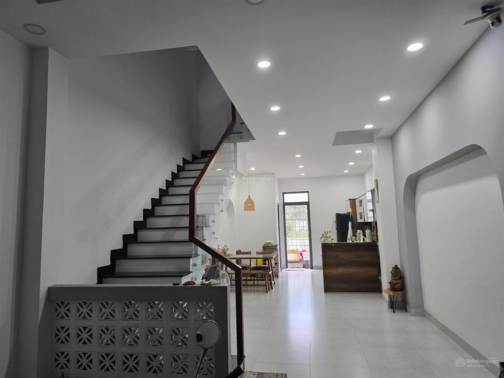 Cho thuê nhà 4pn  đường số 898 phú hữu, quận 9
