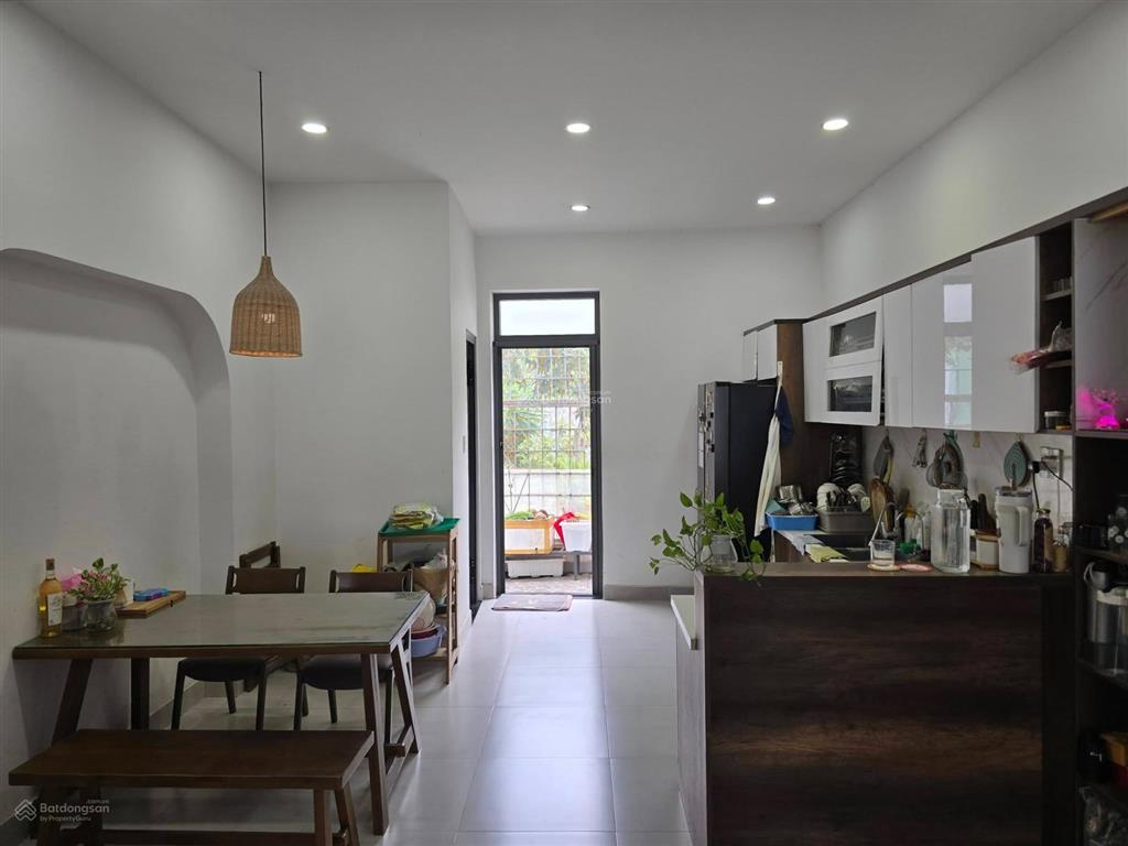 Cho thuê nhà 4pn  đường số 898 phú hữu, quận 9