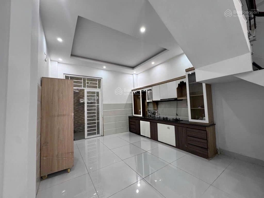 Cho thuê nhà 4pn.3wc  đường 30 linh đông, thủ đức (cách phạm văn đồng 500m)