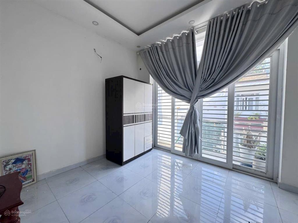 Cho thuê nhà 4pn.3wc  đường 30 linh đông, thủ đức (cách phạm văn đồng 500m)