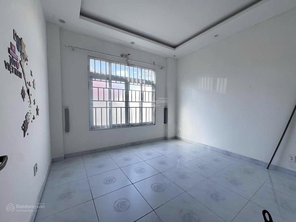Cho thuê nhà 4pn.3wc  đường 30 linh đông, thủ đức (cách phạm văn đồng 500m)