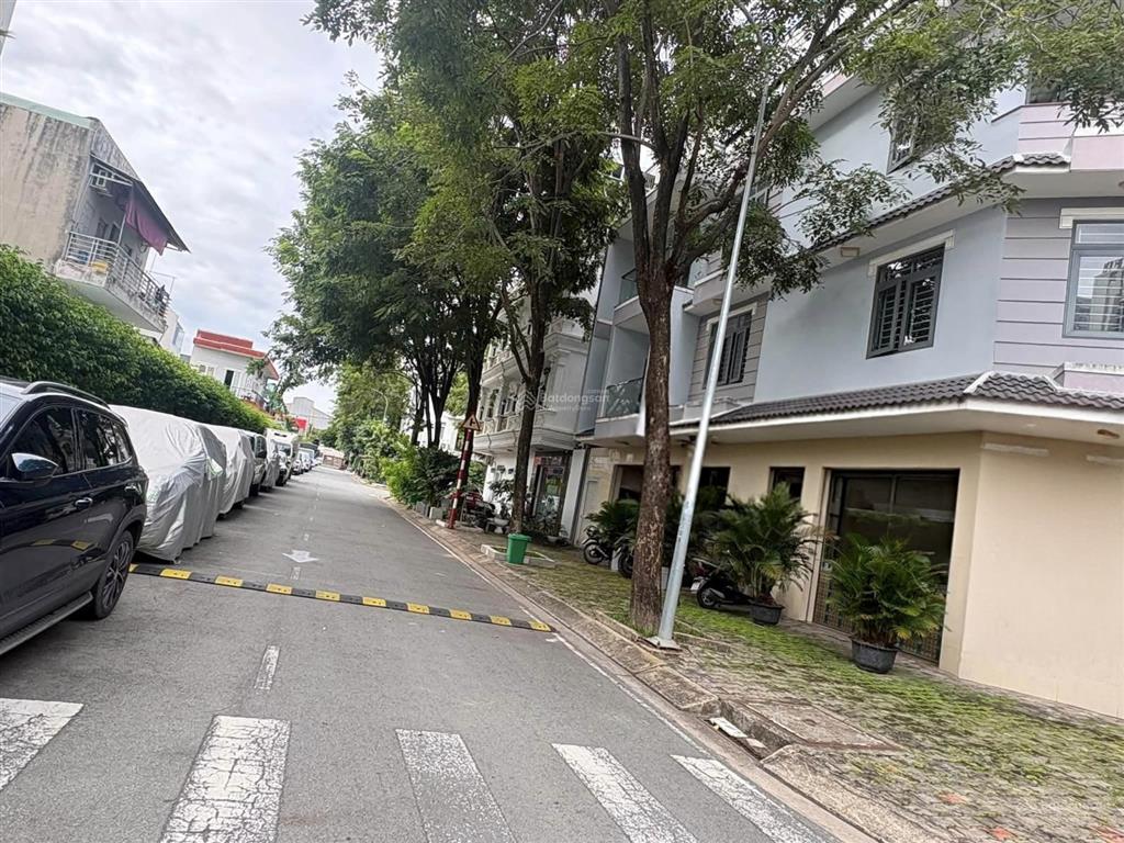 Căn góc 2 mặt tiền  kdc him lam phú đông  thủ đức