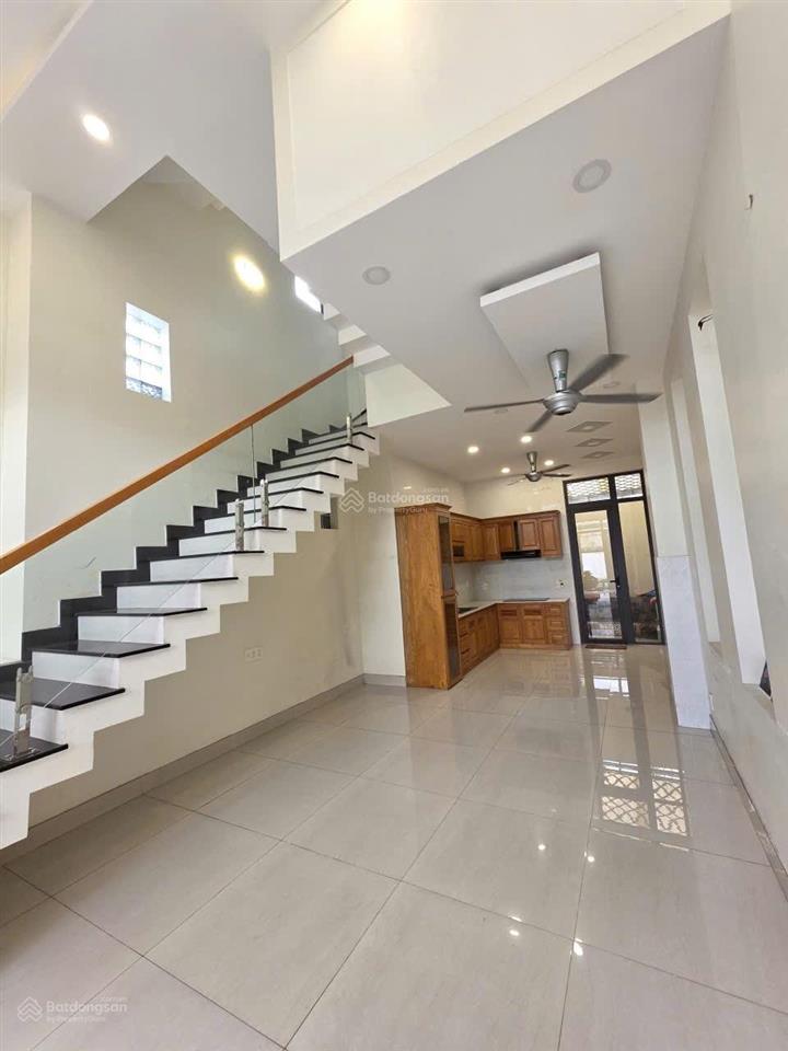 Nhà 3pn, 4wc  gần vincom + ngã 4 thủ đức