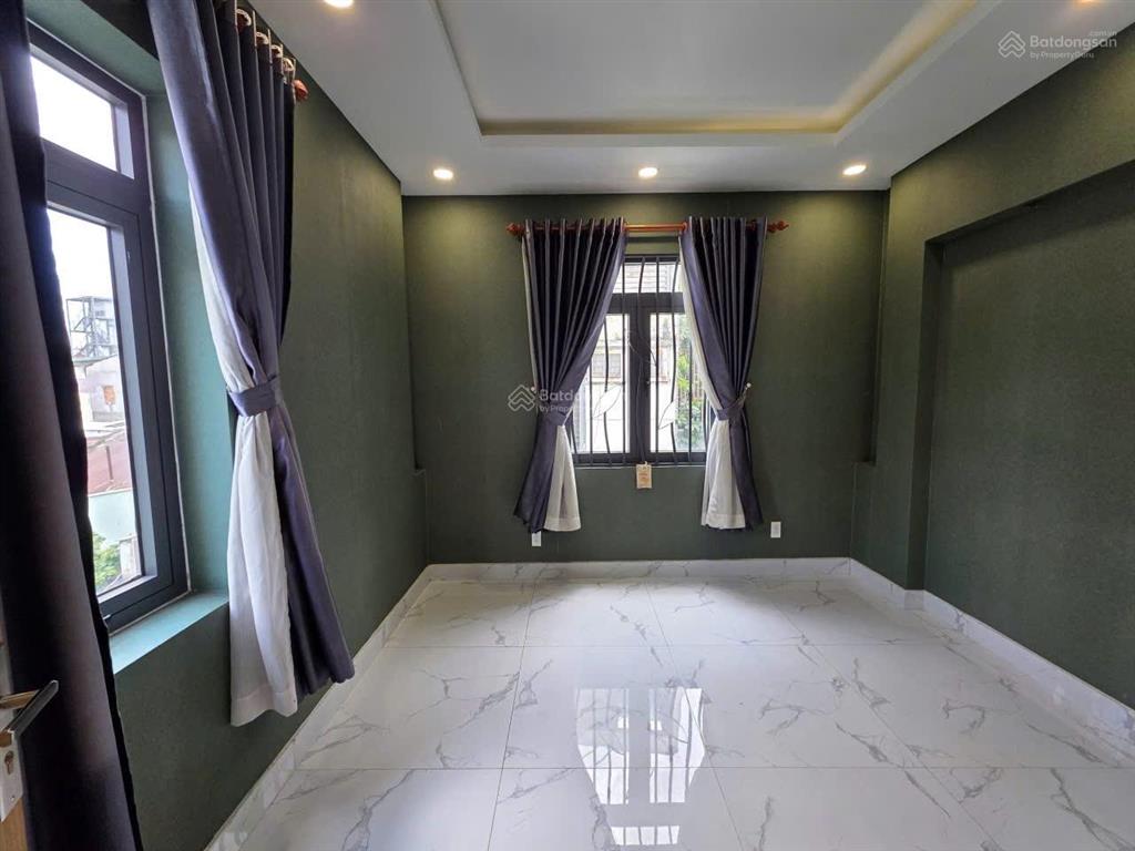 Nhà 3pn, 4wc  gần vincom + ngã 4 thủ đức