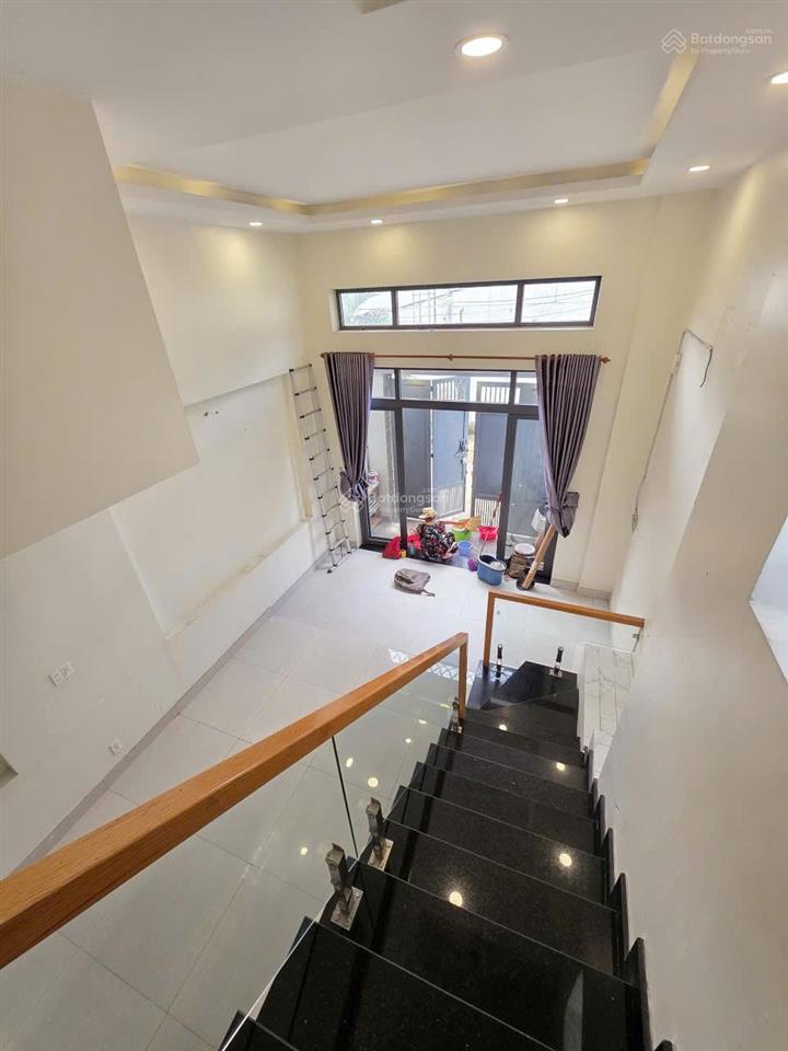Nhà 3pn, 4wc  gần vincom + ngã 4 thủ đức