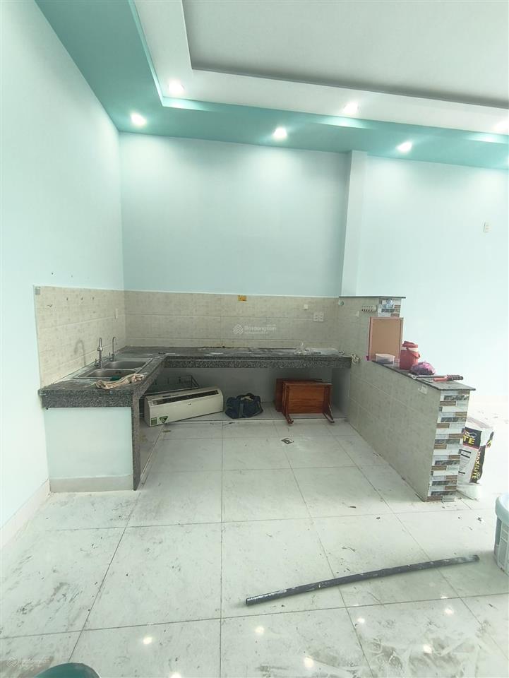 Nhà cấp 4 2pn sân oto  hoàng hữu nam, quận 9 ( gần ngã 3 mỹ thành, khu cnc )