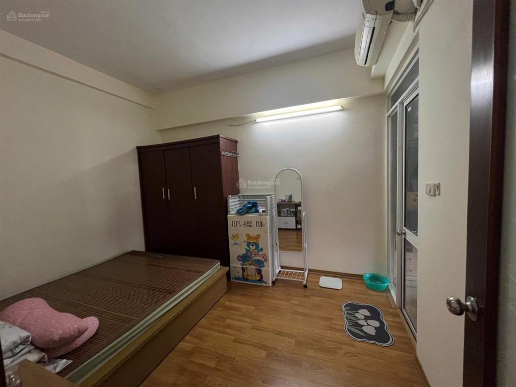 Vợ chồng tôi mua liền kề nên cần bán gấp căn 2 ngủ hồng hà