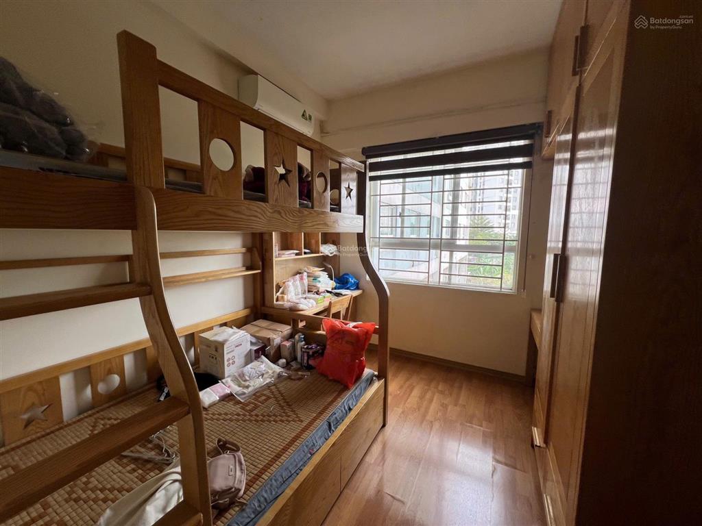 Vợ chồng tôi mua liền kề nên cần bán gấp căn 2 ngủ hồng hà