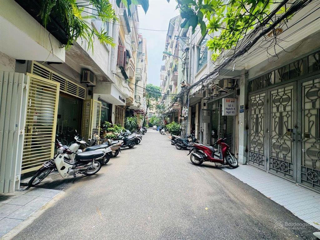 Nhà phân lô hoàng cầu ô tô tránh 77m 5 tầng phù hợp ở và làm vp