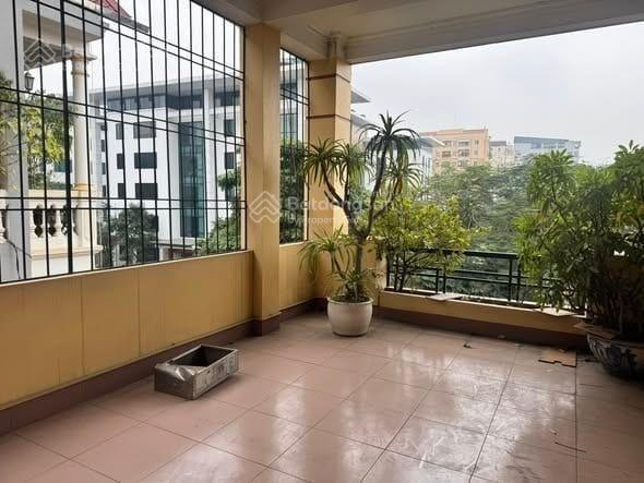 Nhà phân lô hoàng cầu ô tô tránh 77m 5 tầng phù hợp ở và làm vp