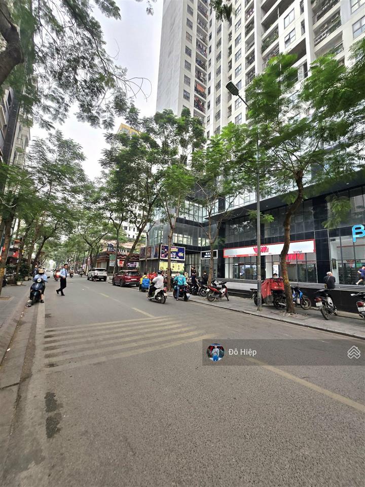 Hiếm nhà phân lô lê văn lương  65m  ô tô tránh  31.9 tỷ