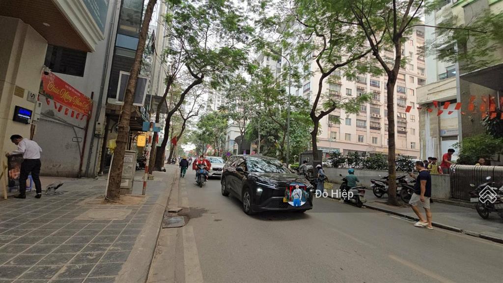 Hiếm nhà phân lô lê văn lương  65m  ô tô tránh  31.9 tỷ