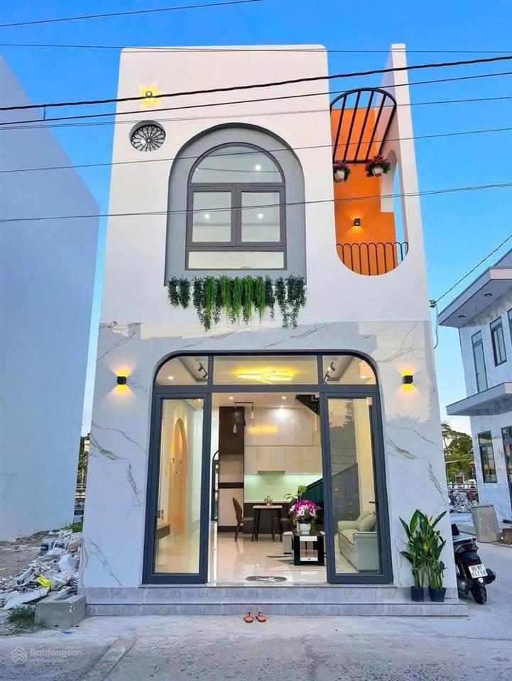 Chính chủ bán nhà lầu mới hoàn thiện ngay cuối đường đồng khởi chỉ 688tr sở hữu ngay