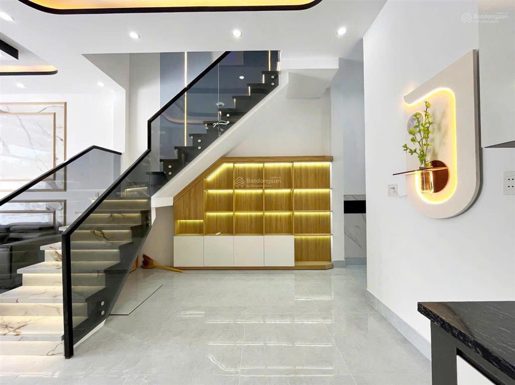 Hạ giá 100tr cho căn nhà lầu, gần cây xăng đức hưng chỉ tt 650tr sang tên công chứng ngay
