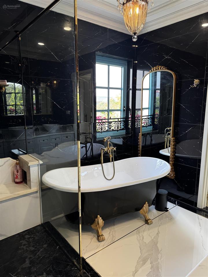 Bán gấp căn villa góc 200m2 có 1 không 2 với nội thất độc đáo và hiếm có tại novaworld phan thiết