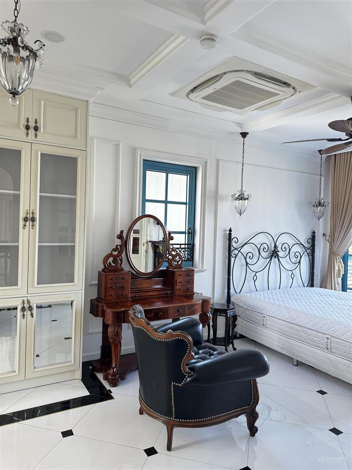 Bán gấp căn villa góc 200m2 có 1 không 2 với nội thất độc đáo và hiếm có tại novaworld phan thiết