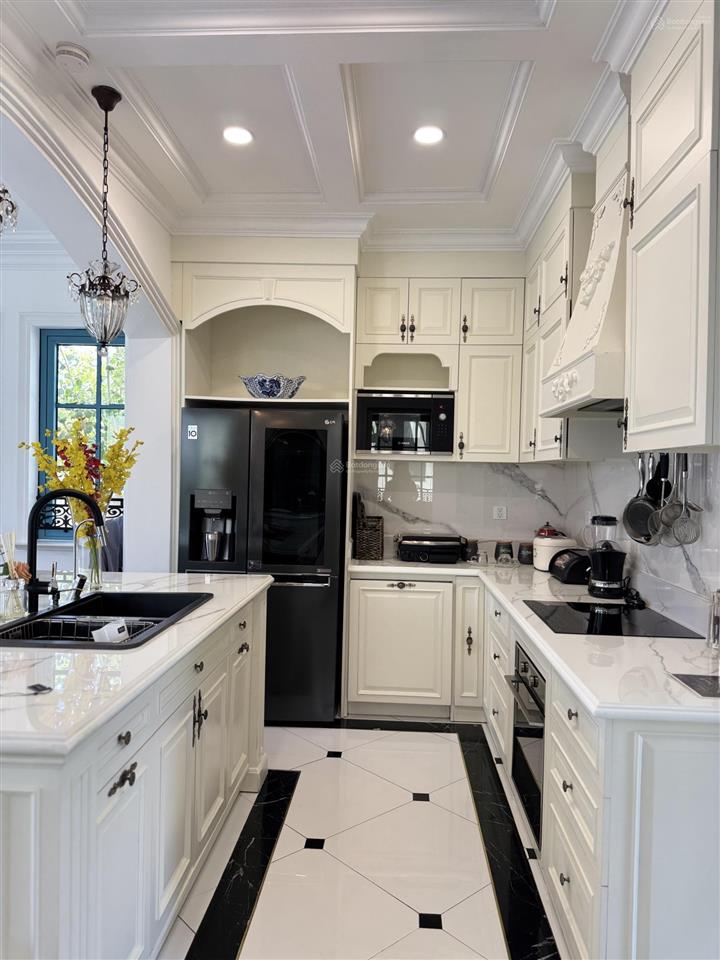 Bán gấp căn villa góc 200m2 có 1 không 2 với nội thất độc đáo và hiếm có tại novaworld phan thiết