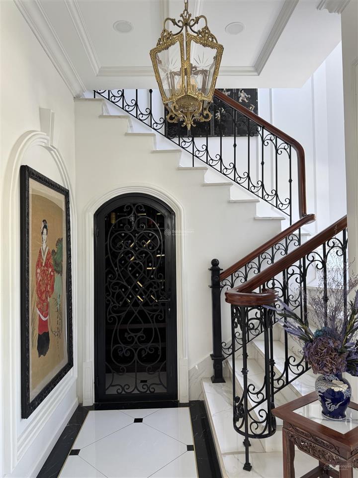 Bán gấp căn villa góc 200m2 có 1 không 2 với nội thất độc đáo và hiếm có tại novaworld phan thiết