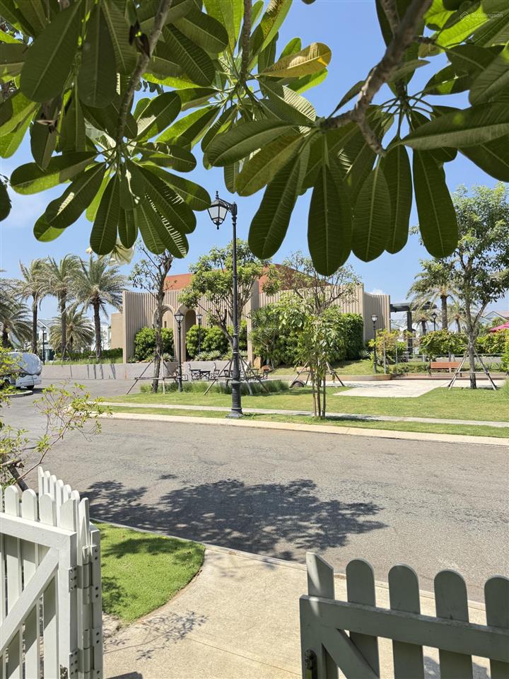 Bán gấp căn villa góc 200m2 có 1 không 2 với nội thất độc đáo và hiếm có tại novaworld phan thiết