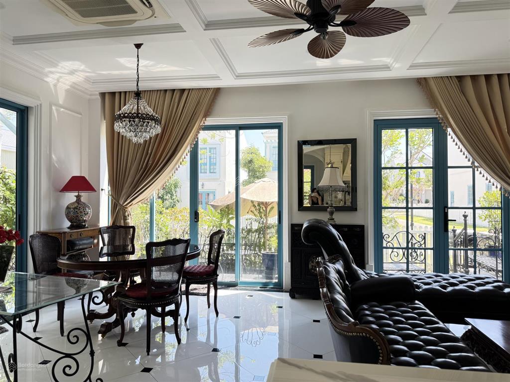 Bán gấp căn villa góc 200m2 có 1 không 2 với nội thất độc đáo và hiếm có tại novaworld phan thiết