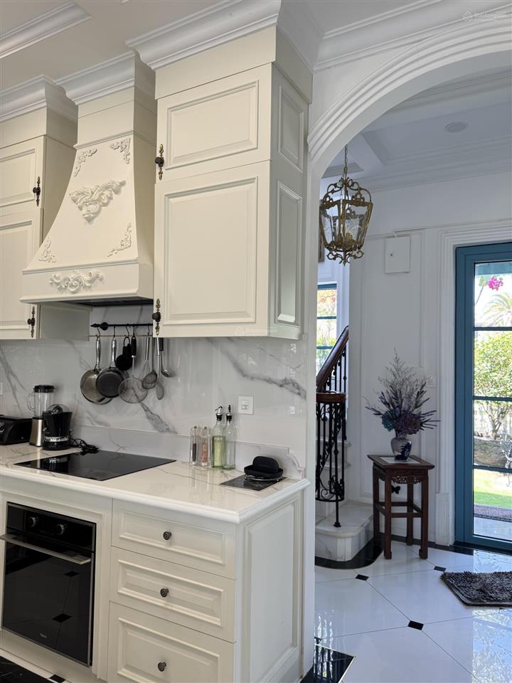 Bán gấp căn villa góc 200m2 có 1 không 2 với nội thất độc đáo và hiếm có tại novaworld phan thiết