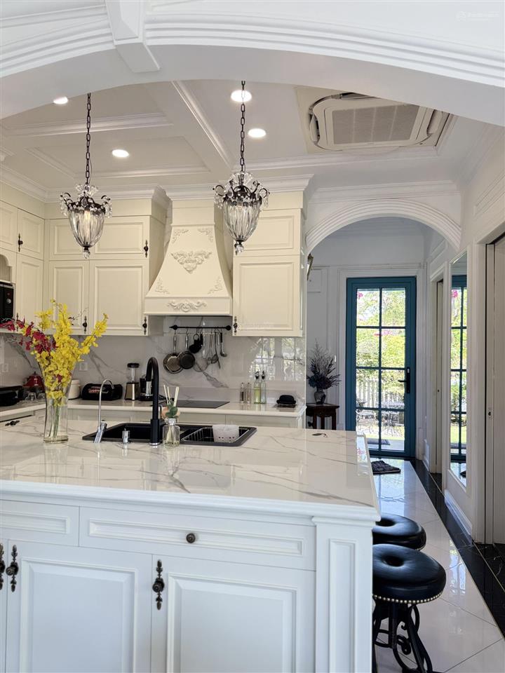 Bán gấp căn villa góc 200m2 có 1 không 2 với nội thất độc đáo và hiếm có tại novaworld phan thiết