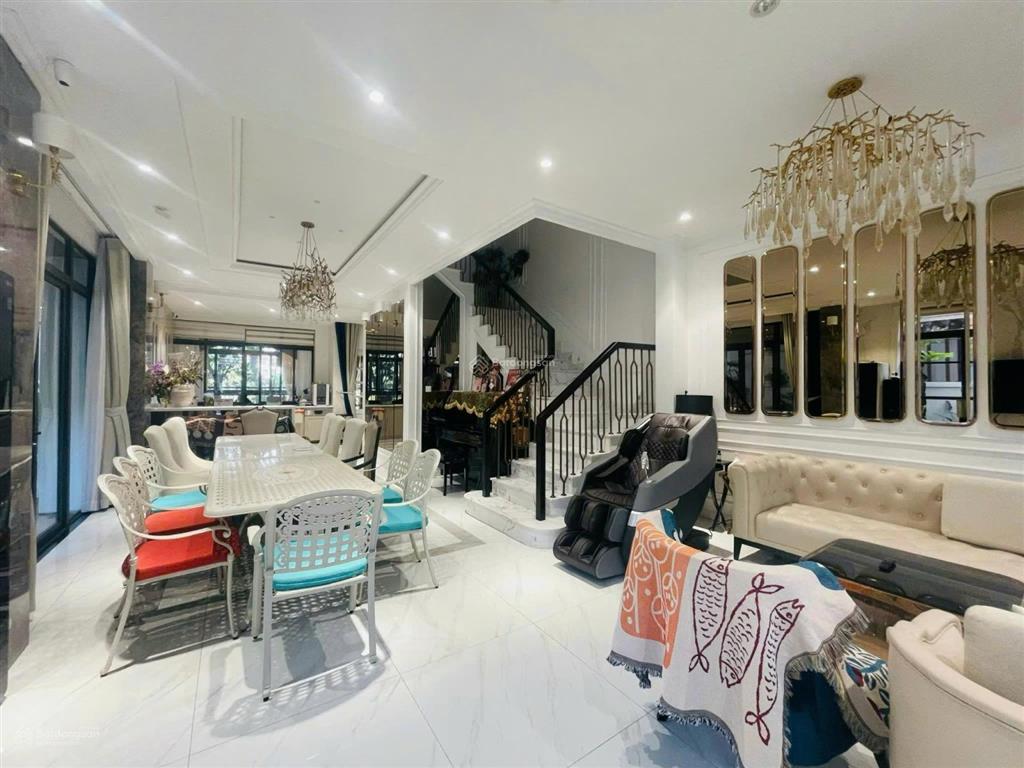 Biệt thự ven hồ lakeview city 176m view hồ thoáng đẹp, nội thất sang trọng, giá 54,99 tỷ