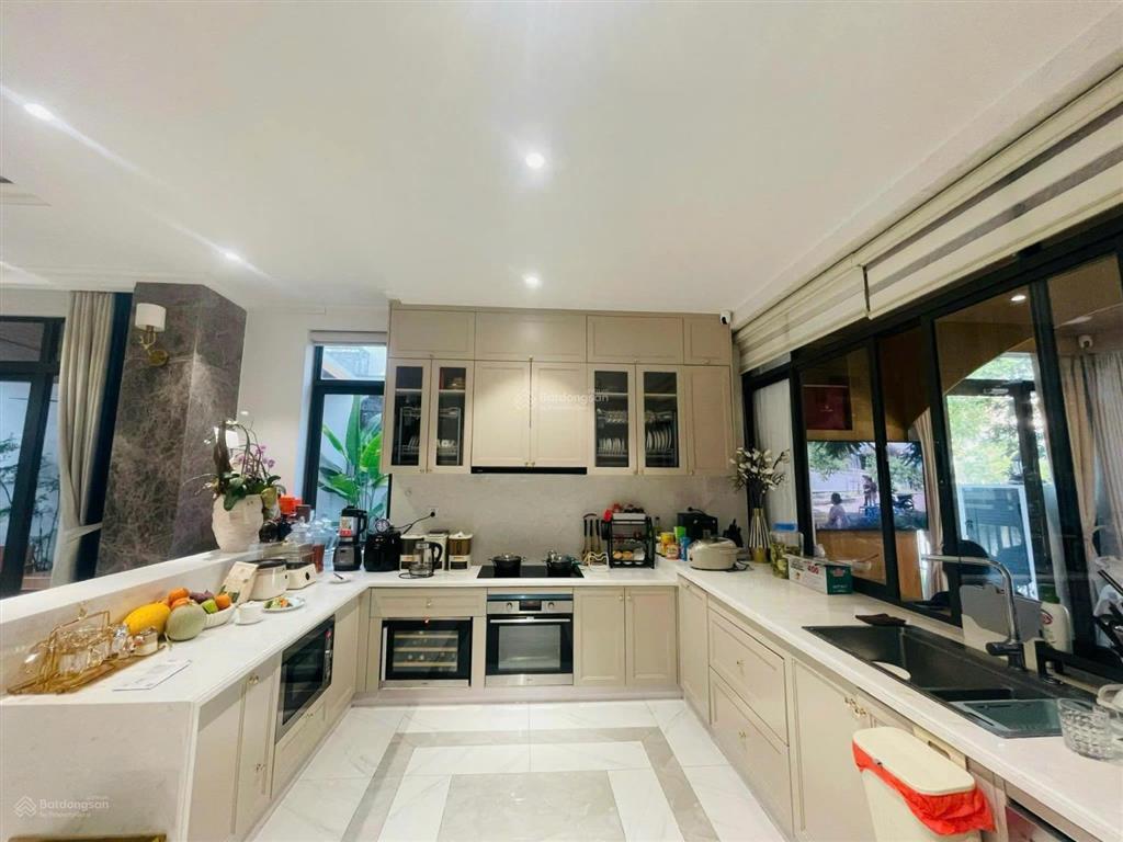 Biệt thự ven hồ lakeview city 176m view hồ thoáng đẹp, nội thất sang trọng, giá 54,99 tỷ