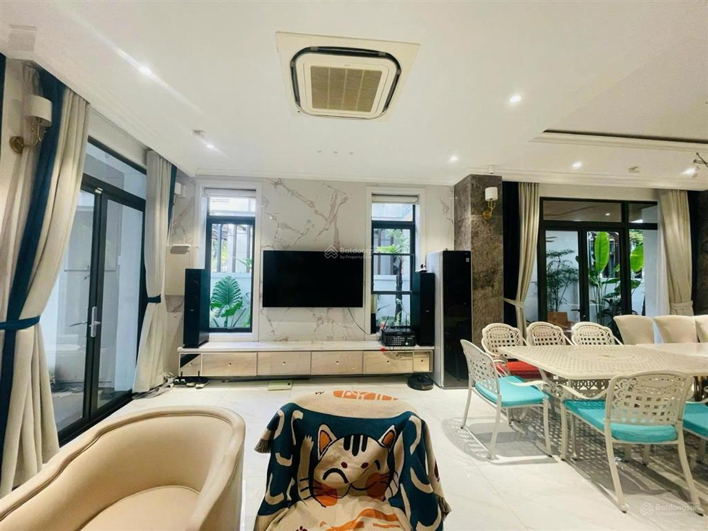 Biệt thự ven hồ lakeview city 176m view hồ thoáng đẹp, nội thất sang trọng, giá 54,99 tỷ