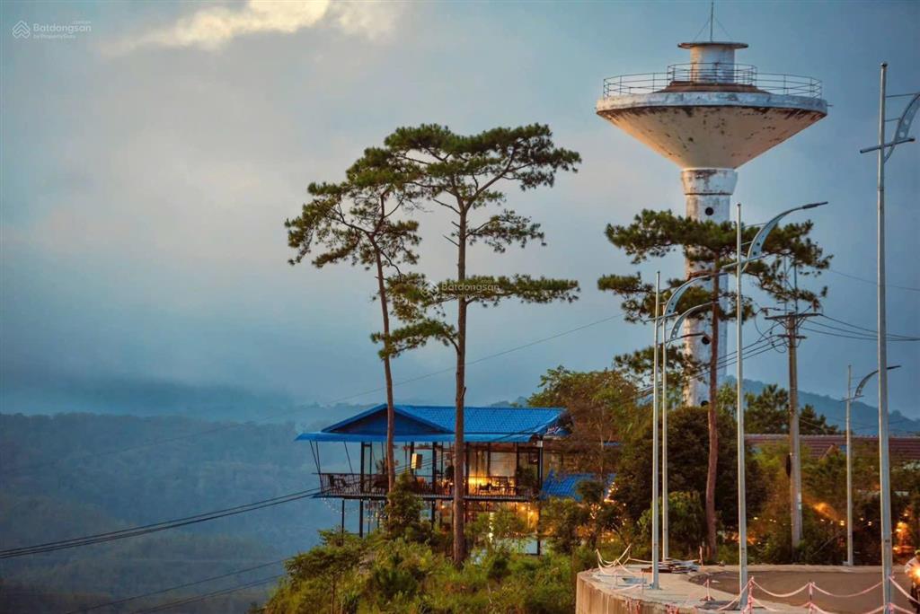 Bán nhà mặt phố 700m2 tại thị trấn măng đen, 40 tỷ, 13pn, 14wc, 3 tầng, đẹp xuất sắc hai mặt tiền