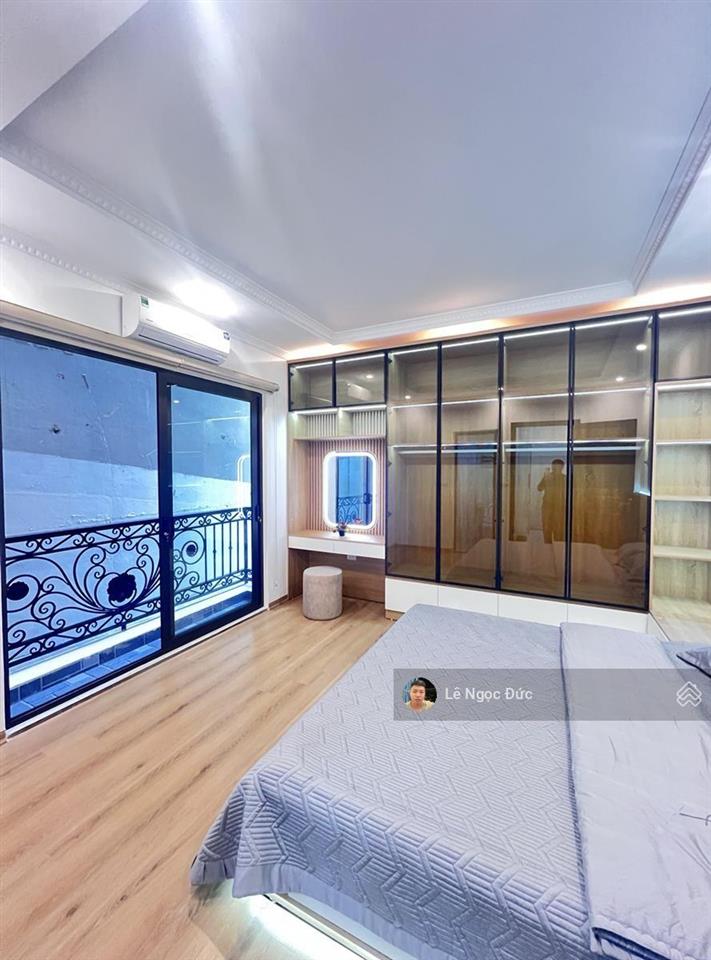 Giá tốt nhất thời điểm hiện tại  nhà 10 tỷ  có thang máy  ngõ thông ba gác đua gần phố.