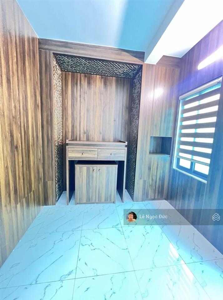 Giá tốt nhất thời điểm hiện tại  nhà 10 tỷ  có thang máy  ngõ thông ba gác đua gần phố.