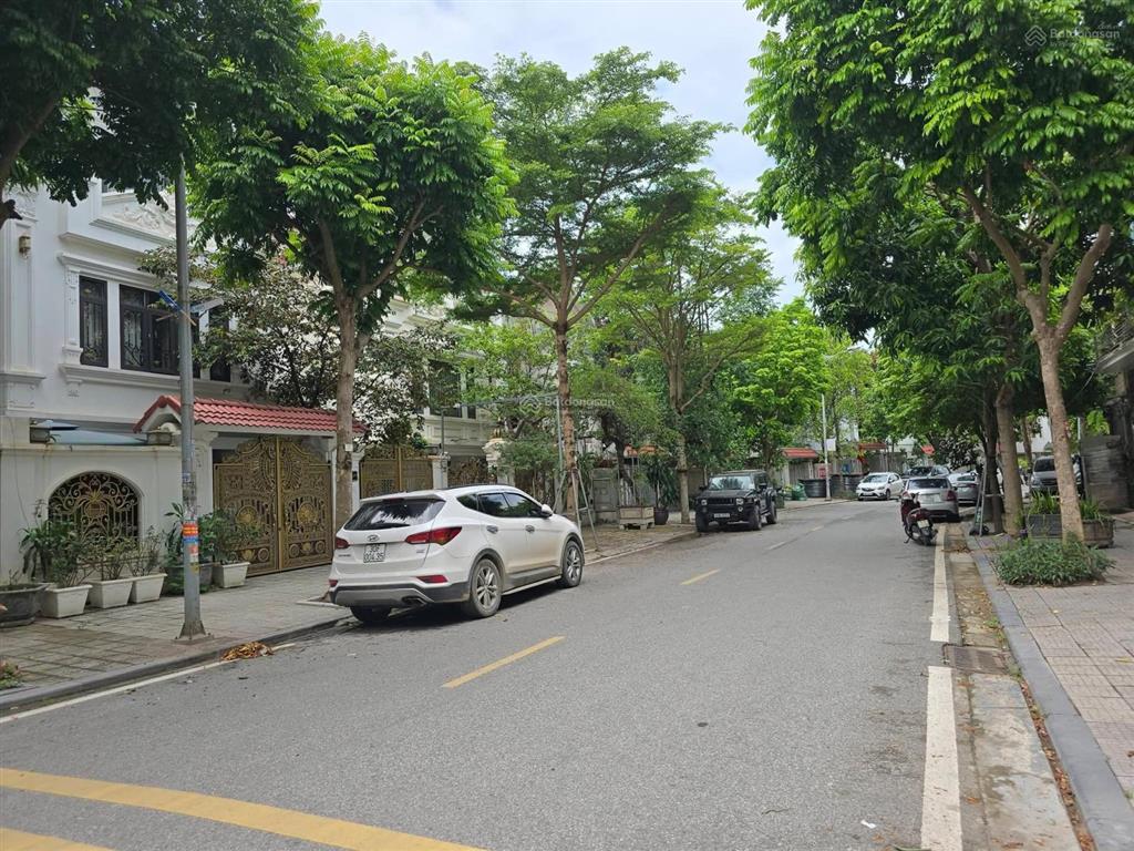 Biệt thự văn phú 200m2  vị trí đẹp  hoàn thiện đẹp chỉnh chu, sang trọng  chủ thiện chí 175tr/m2