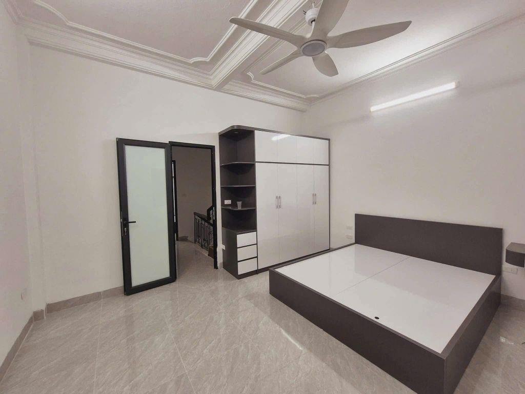 Phố Đặng Tiến Đông 60m2, 4 tầng đẹp, MT4.8m chỉ 13.5 tỷ hiếm quận Đống Đa 