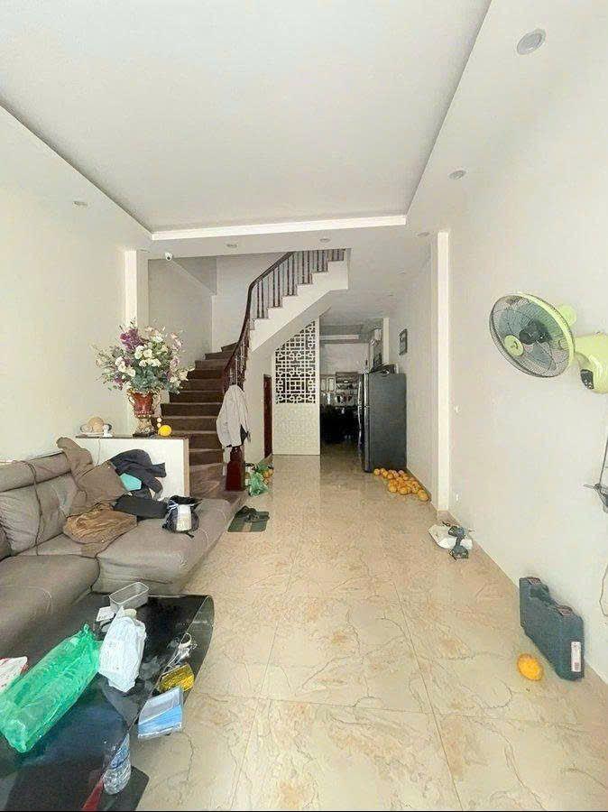 Hiếm phố Nguyễn Chánh 61m2, 5 tầng đẹp, MT4.1m vỉa hè Gara ô tô kinh doanh khu VIP