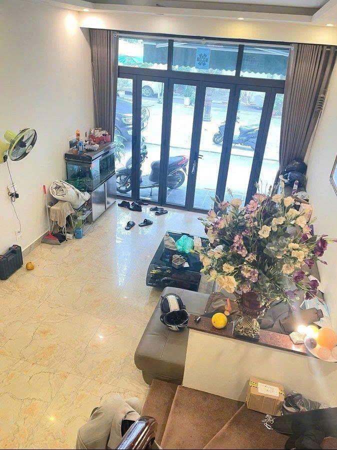 Hiếm phố Nguyễn Chánh 61m2, 5 tầng đẹp, MT4.1m vỉa hè Gara ô tô kinh doanh khu VIP