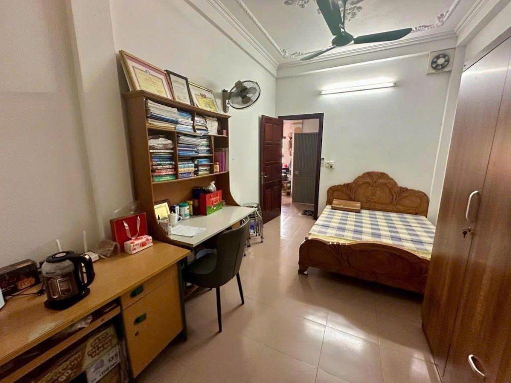  Hiếm phố Chùa Bộc 40m2, 5T, mặt tiền 6m Gara ô tô tránh đỗ thoải mái trung tâm Đống Đa 