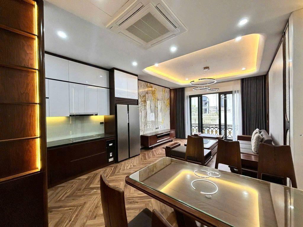  Hạ 1 tỷ mặt phố Võ Văn Dũng 50m2, 9 tầng, mặt tiền 4.5m ngay gần Hồ Hoàng Cầu 