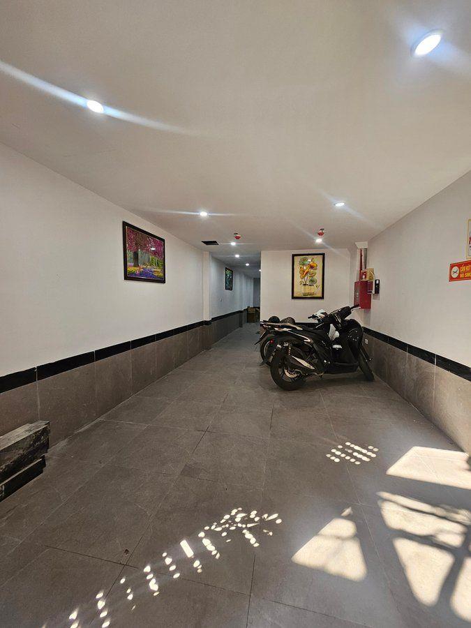 Hạ giá nhà Đường Láng 56m2, 7 tầng mới đẹp, tòa căn hộ dòng tiền 900tr/năm VF3 vào nhà 